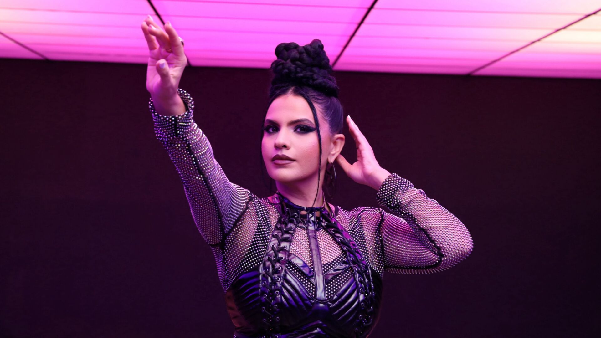 Multi-Platinum Singer-Songwriter VASSY Unveils Dance Pop Extravaganza “MIDNIGHT”